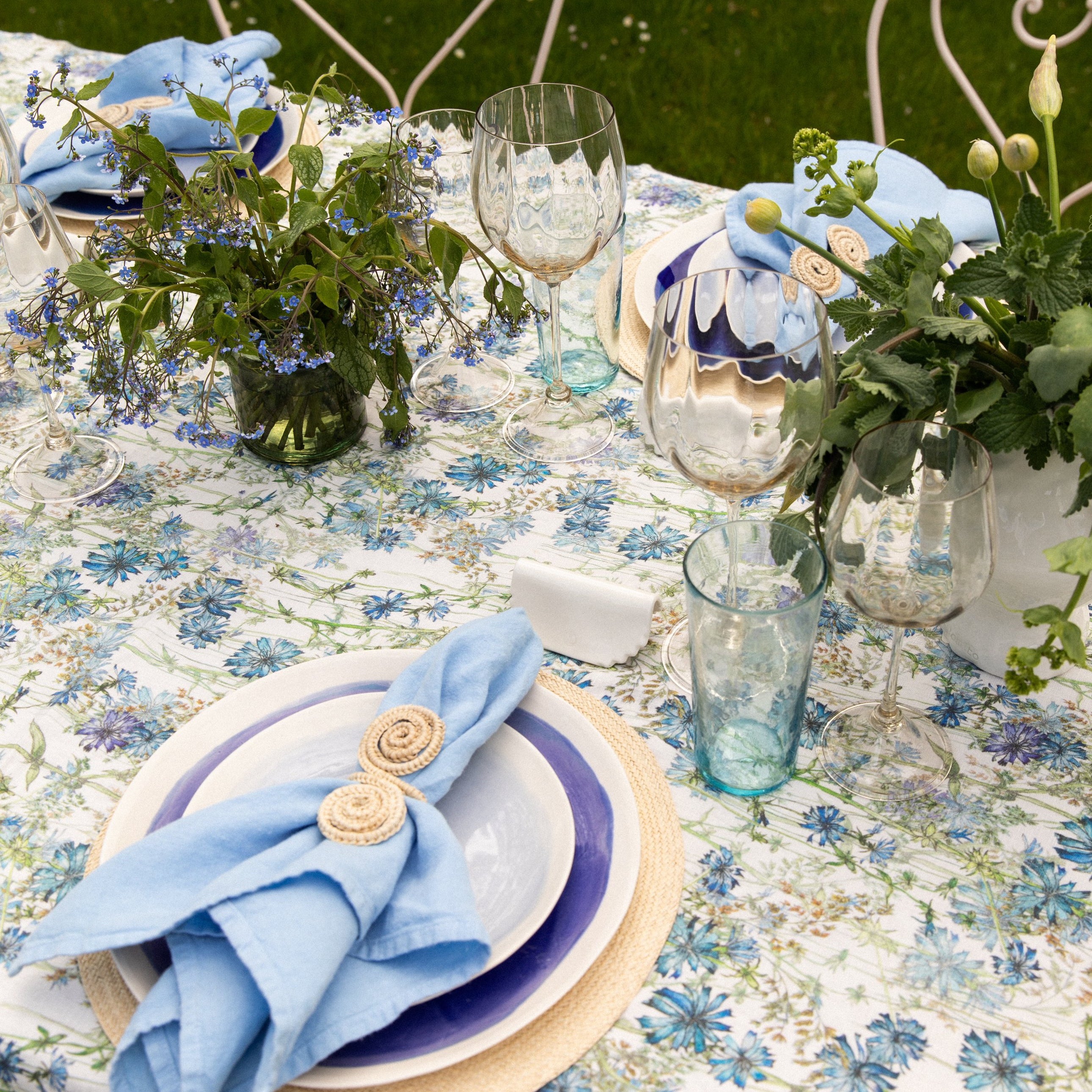 Wild Chicory Linen Table Cloth Thyme & Bertioli